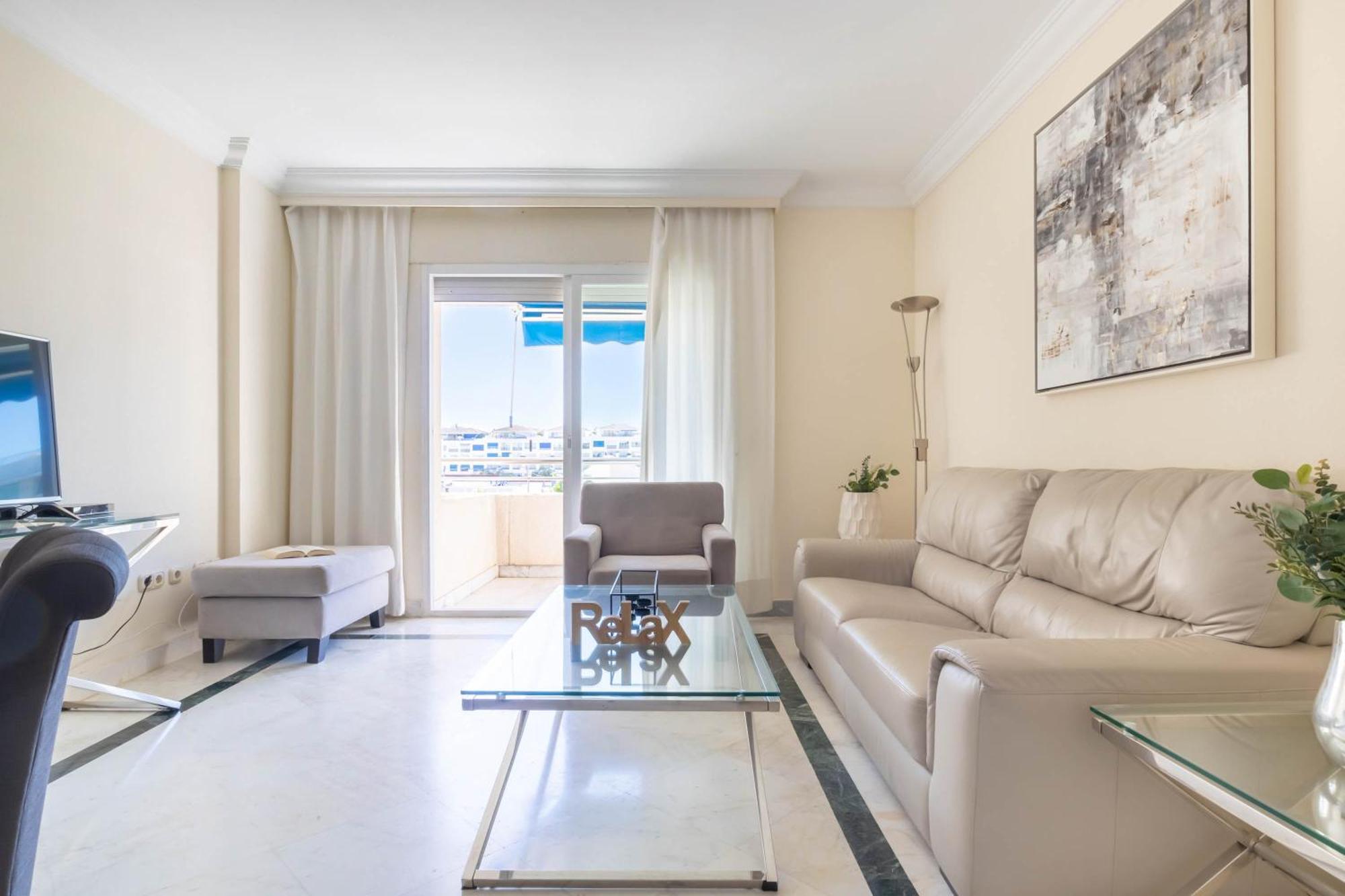 Marina Banus L Leilighet