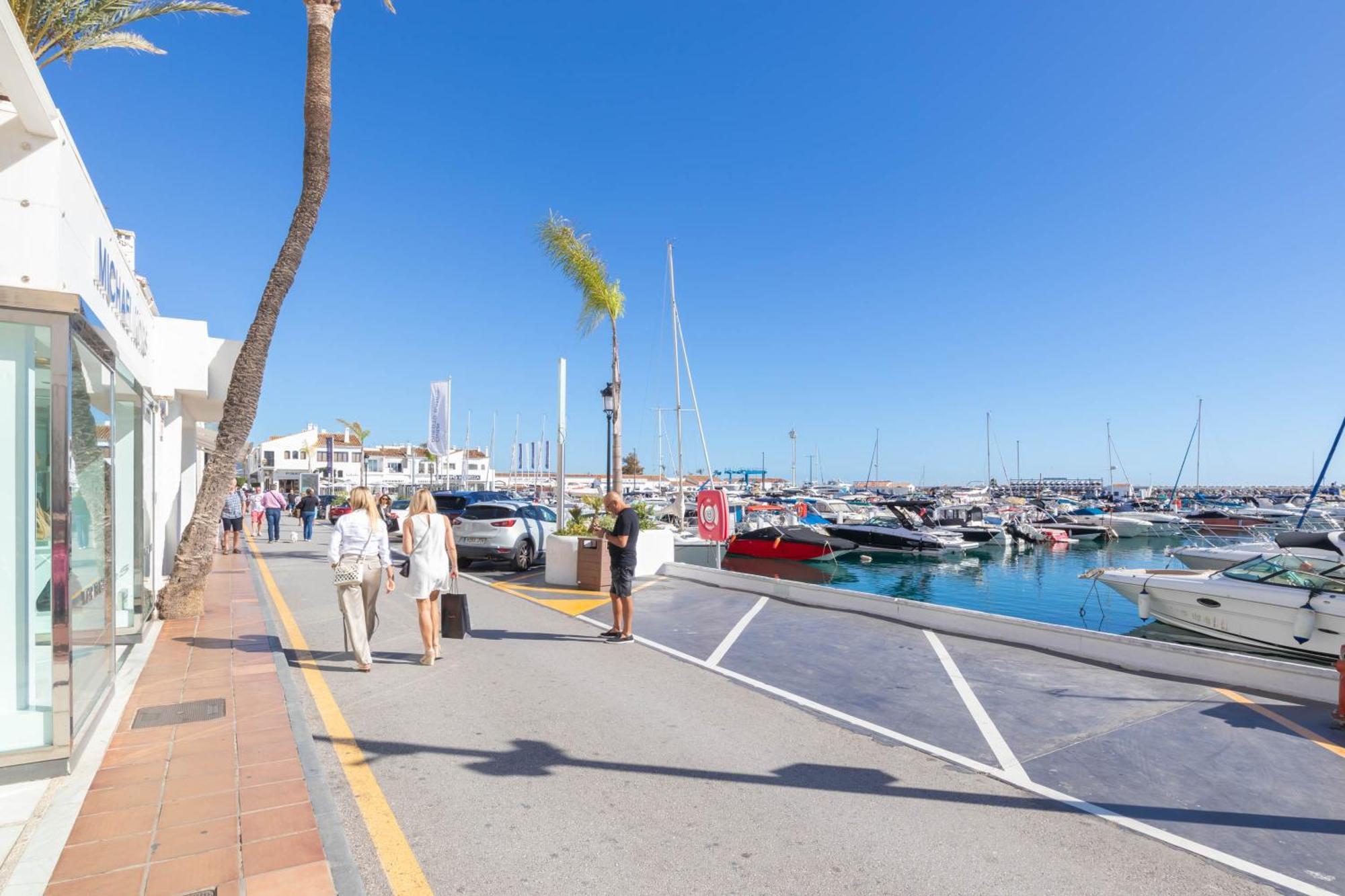 Marina Banus L Leilighet